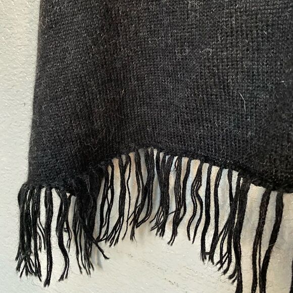 Alpaca Women's Dark Gray Fringed Shawl Wrap Shrug Poncho Made In Peru - Picture 5 of 7